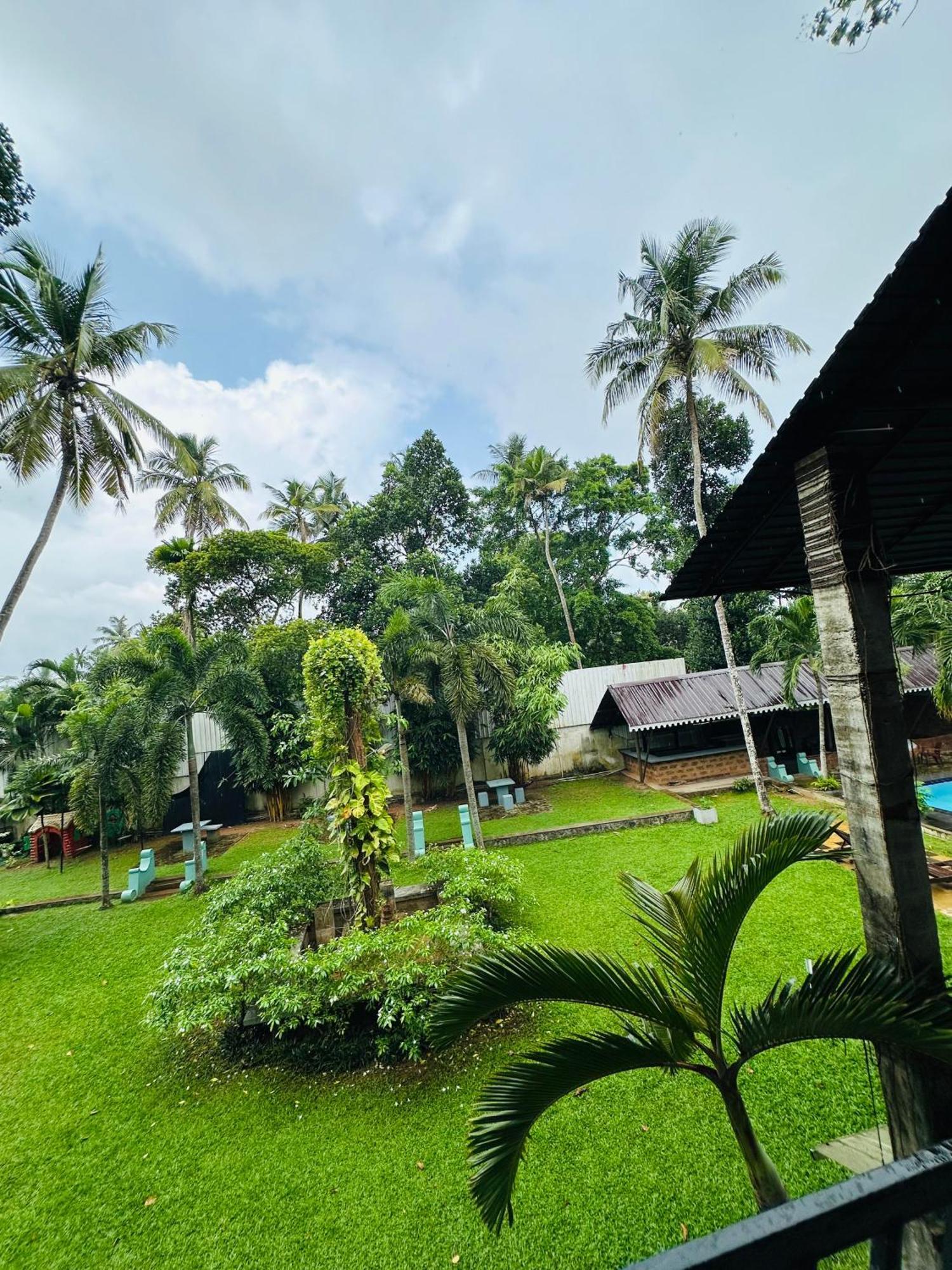 Lanka Bangla Inn Villas Restaurant & Travels Katunayaka Exterior foto