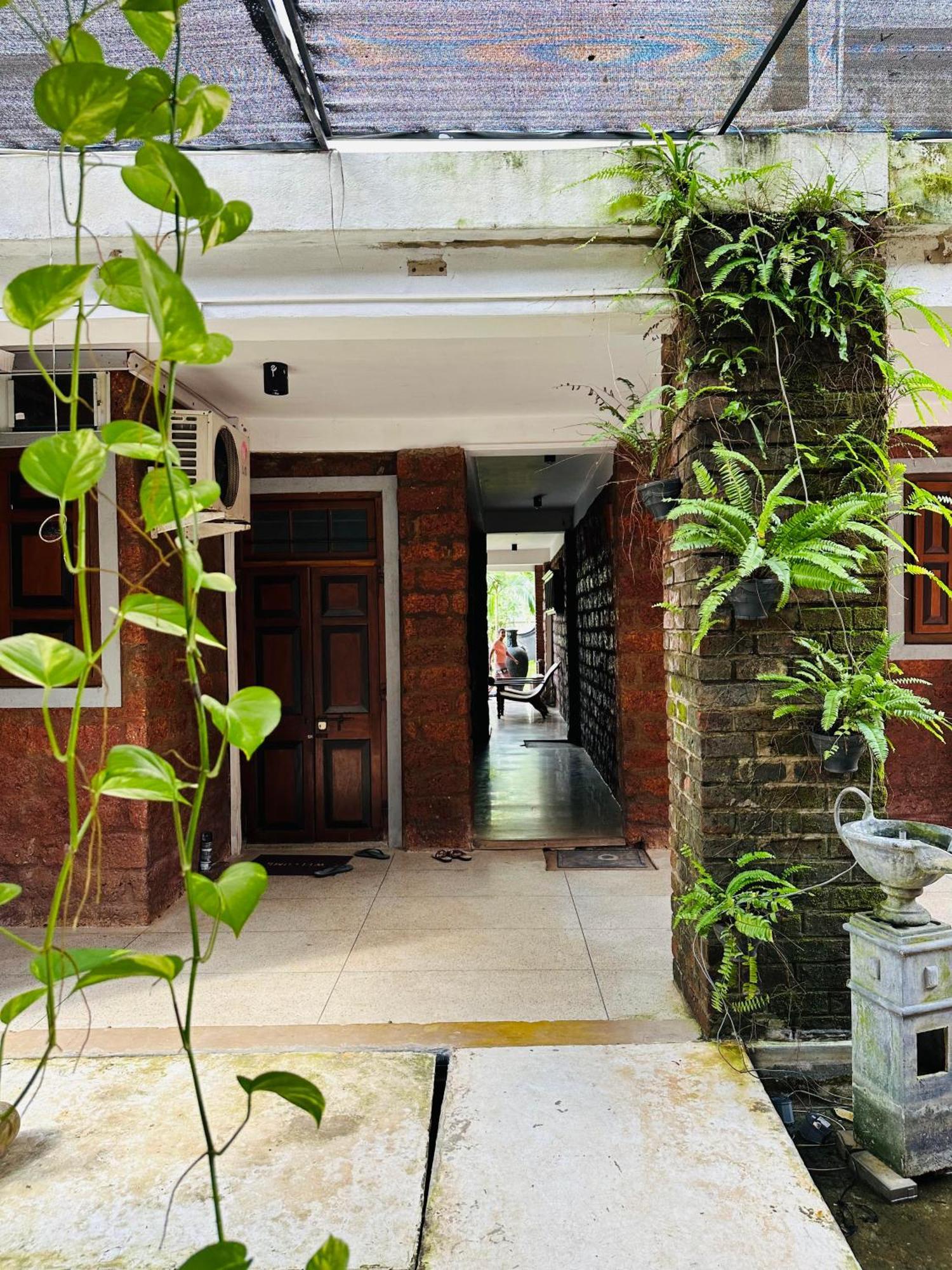 Lanka Bangla Inn Villas Restaurant & Travels Katunayaka Exterior foto